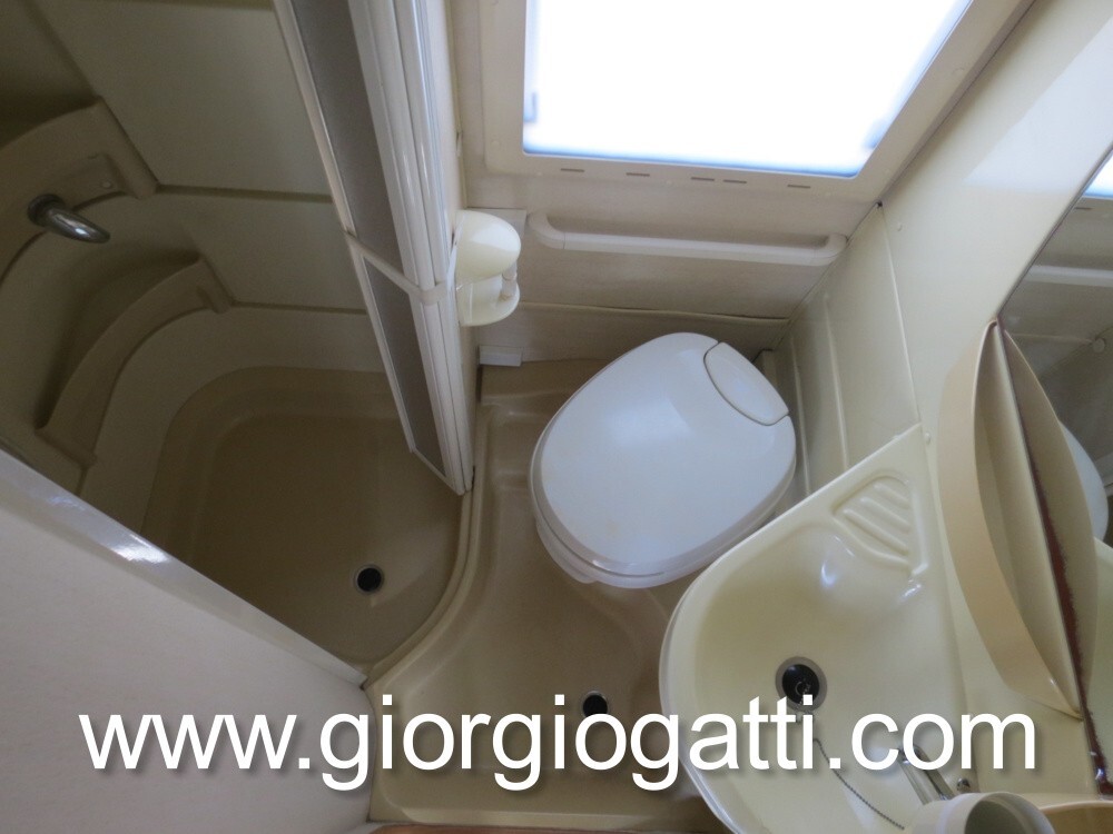 camper Laika Ecovip 2 mansardato 7 posti con doppi