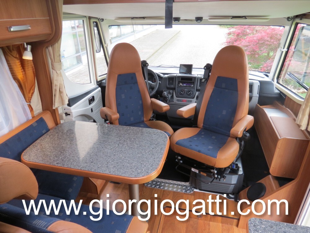 camper Dethleffs Advantge I 5871 motorhome compatt