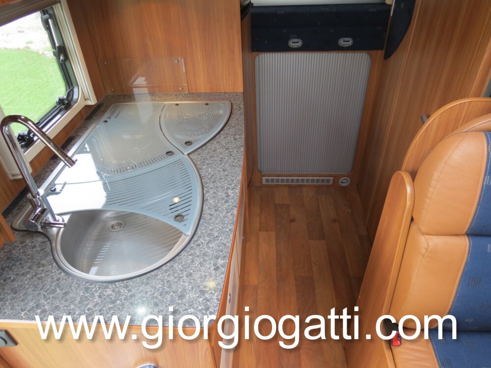 camper Dethleffs Advantge I 5871 motorhome compatt