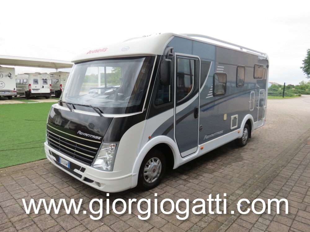 camper Dethleffs Advantge I 5871 motorhome compatt