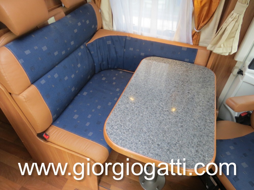 camper Dethleffs Advantge I 5871 motorhome compatt
