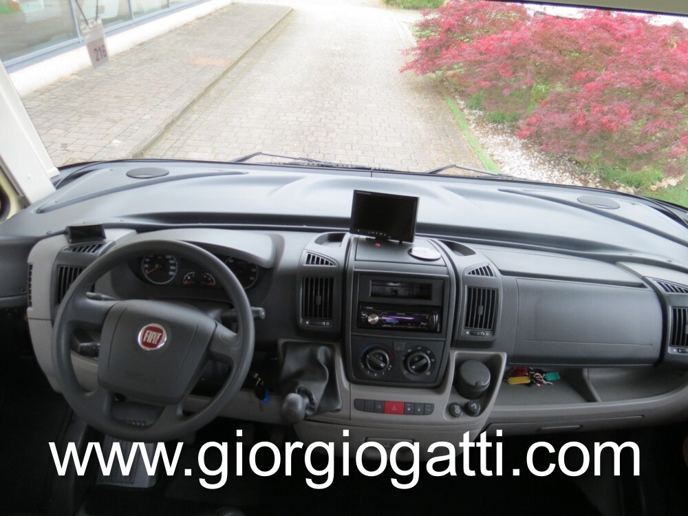camper Dethleffs Advantge I 5871 motorhome compatt