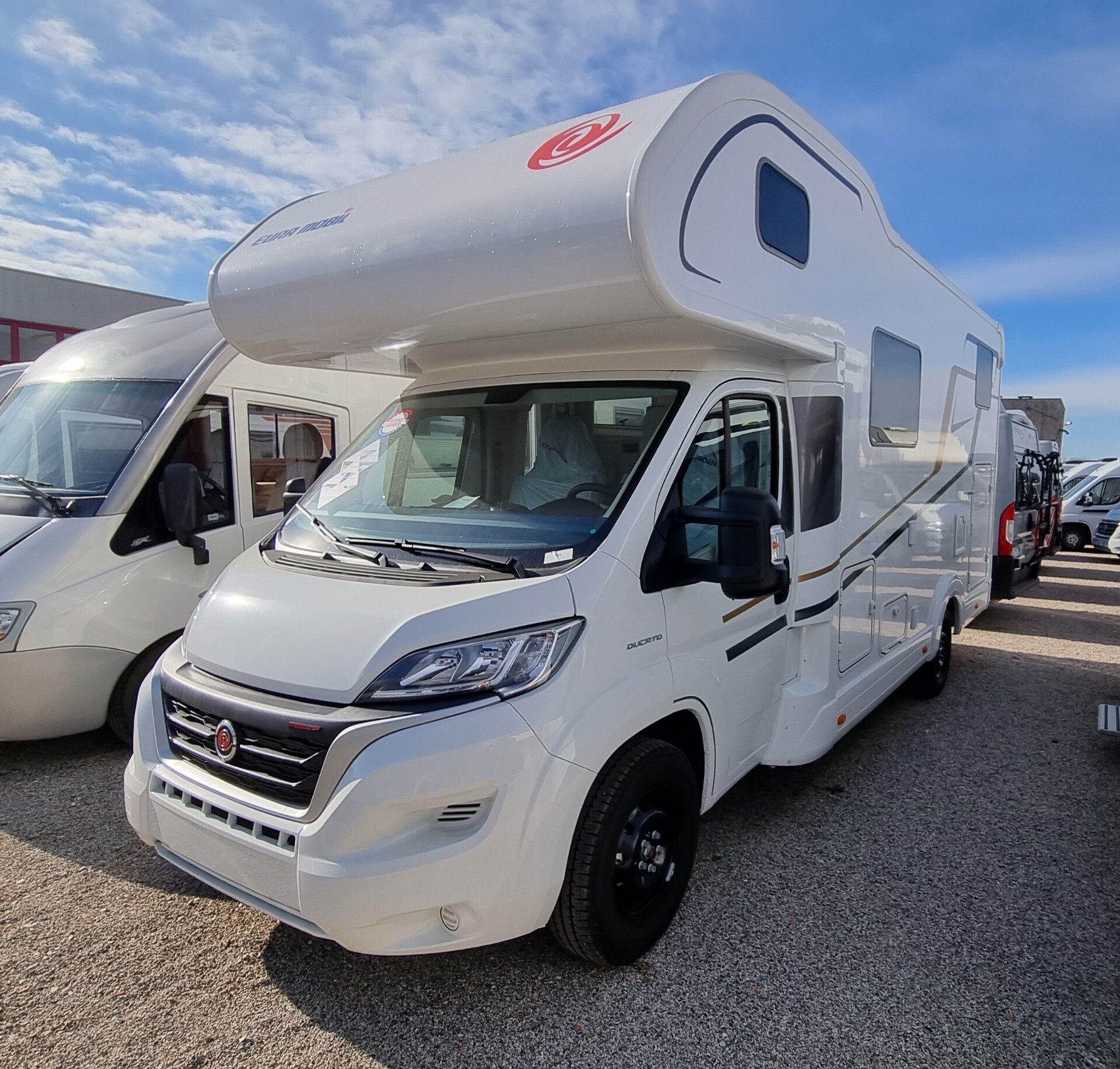 EURAMOBIL ACTIVA ONE 690 HB