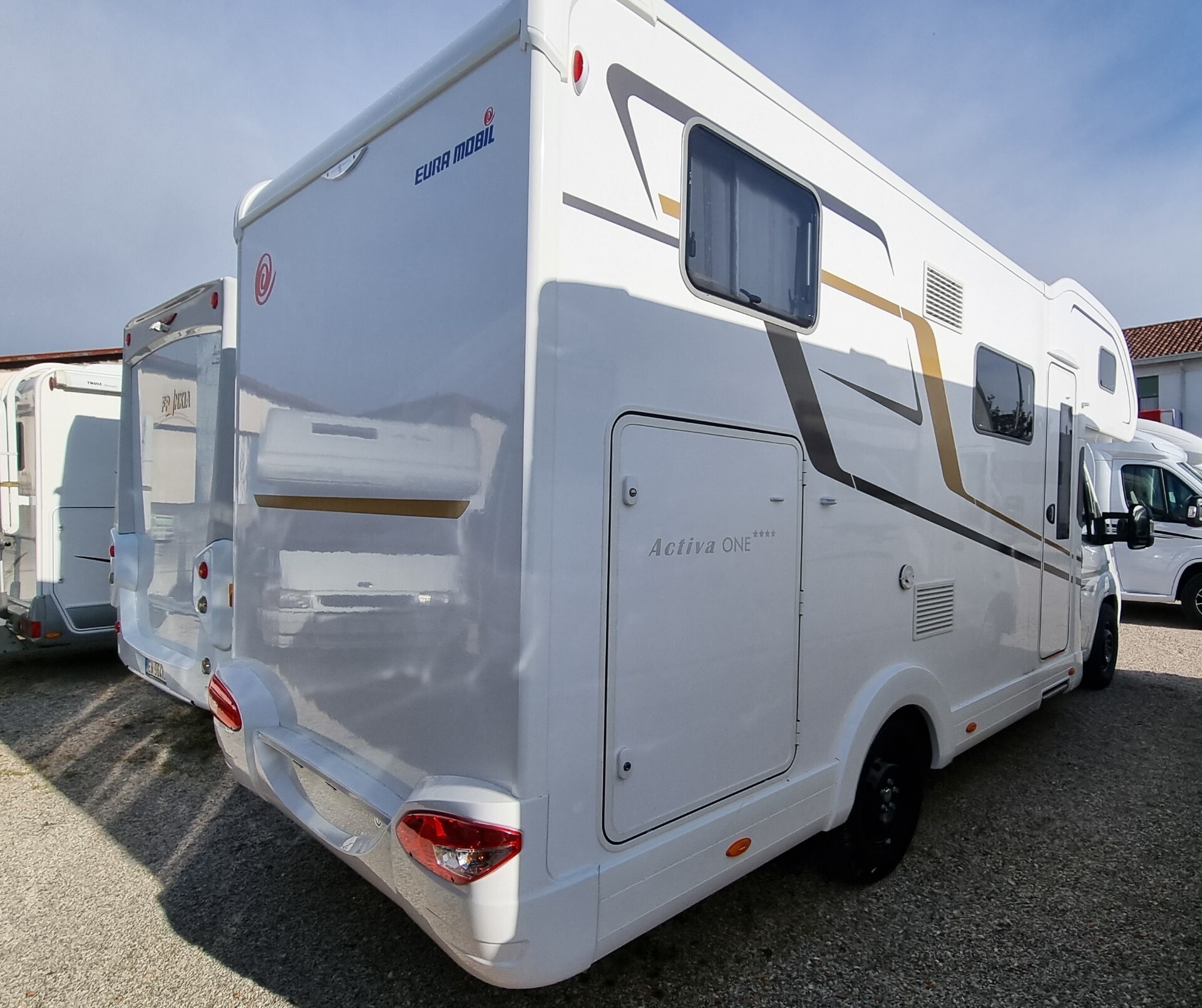EURAMOBIL ACTIVA ONE 690 HB