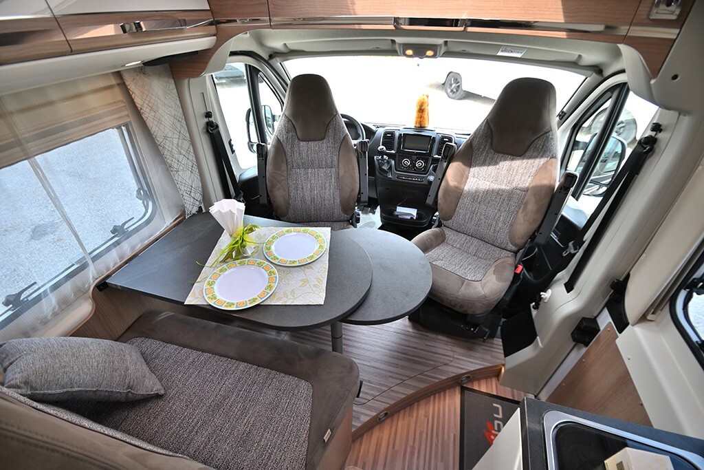 Malibu Van by Carthago 640 LE, full optional