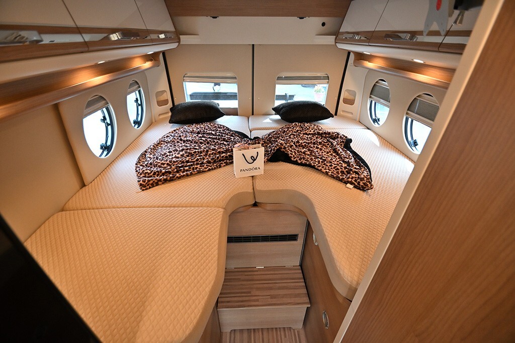 Malibu Van by Carthago 640 LE, full optional