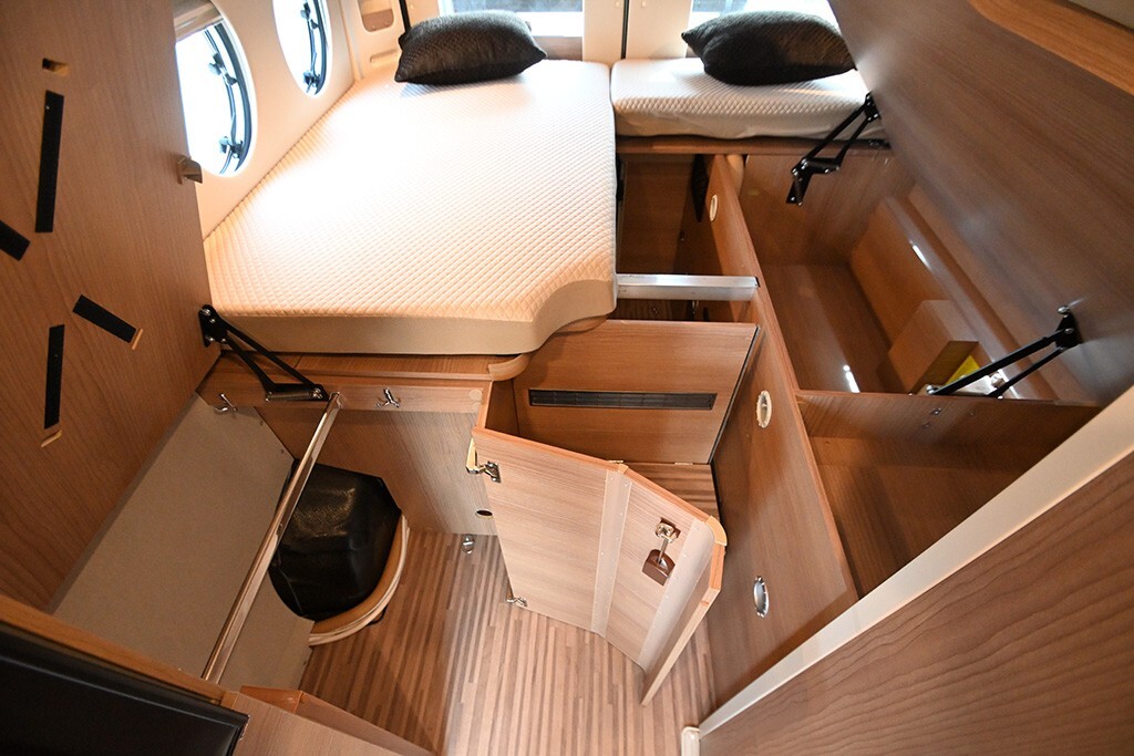 Malibu Van by Carthago 640 LE, full optional