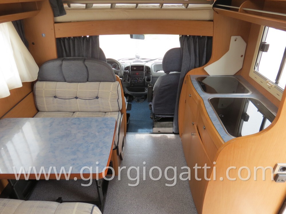 camper Laika Ecovip 8.1 mansardato letti castello 