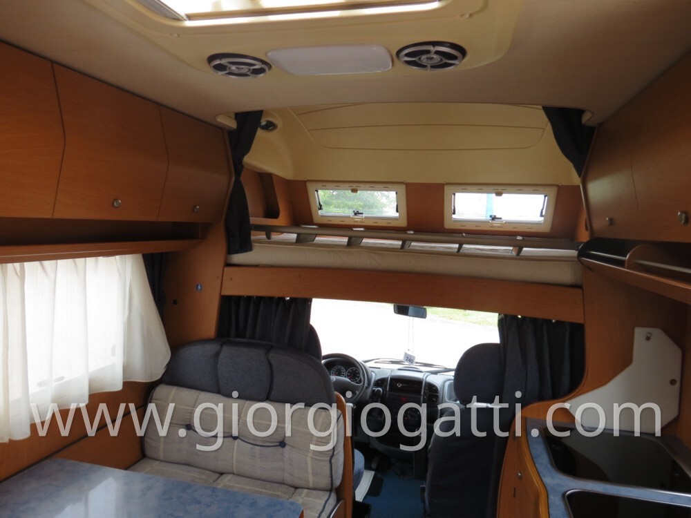 camper Laika Ecovip 8.1 mansardato letti castello 