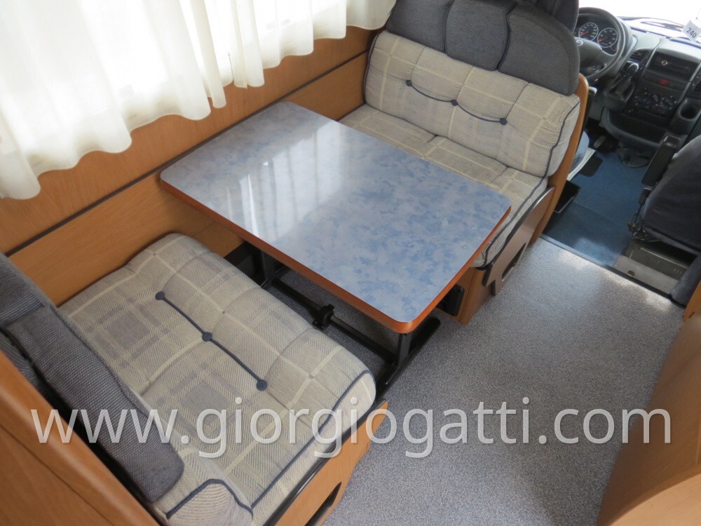 camper Laika Ecovip 8.1 mansardato letti castello 