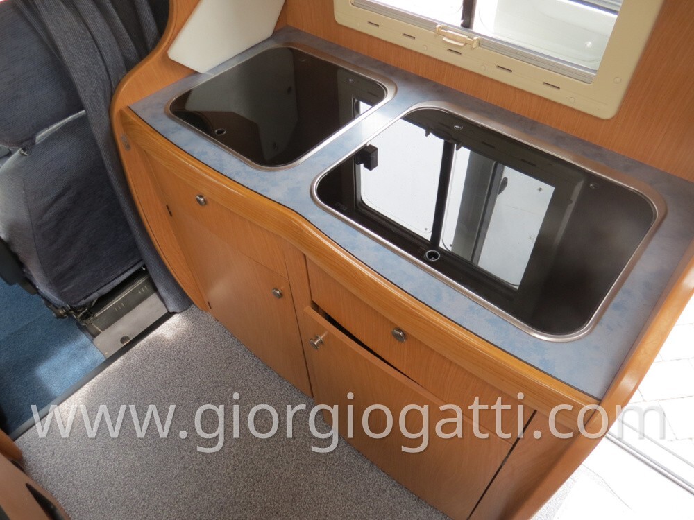 camper Laika Ecovip 8.1 mansardato letti castello 