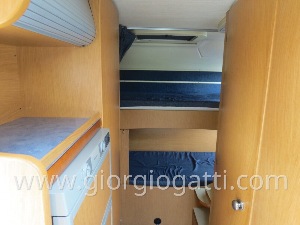 camper Laika Ecovip 8.1 mansardato letti castello 