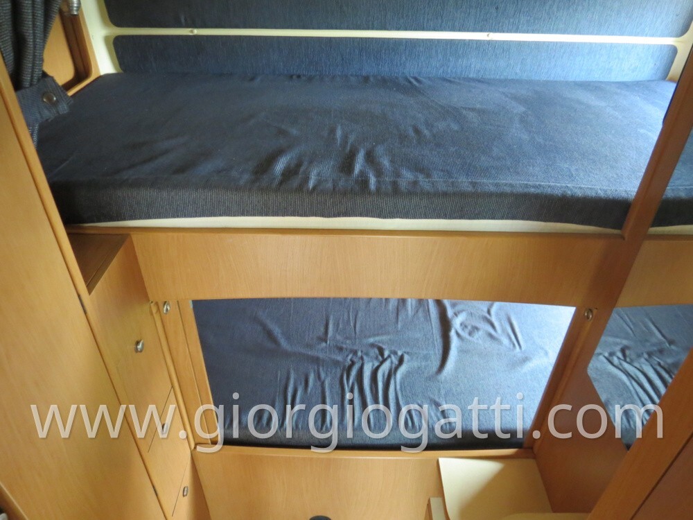 camper Laika Ecovip 8.1 mansardato letti castello 