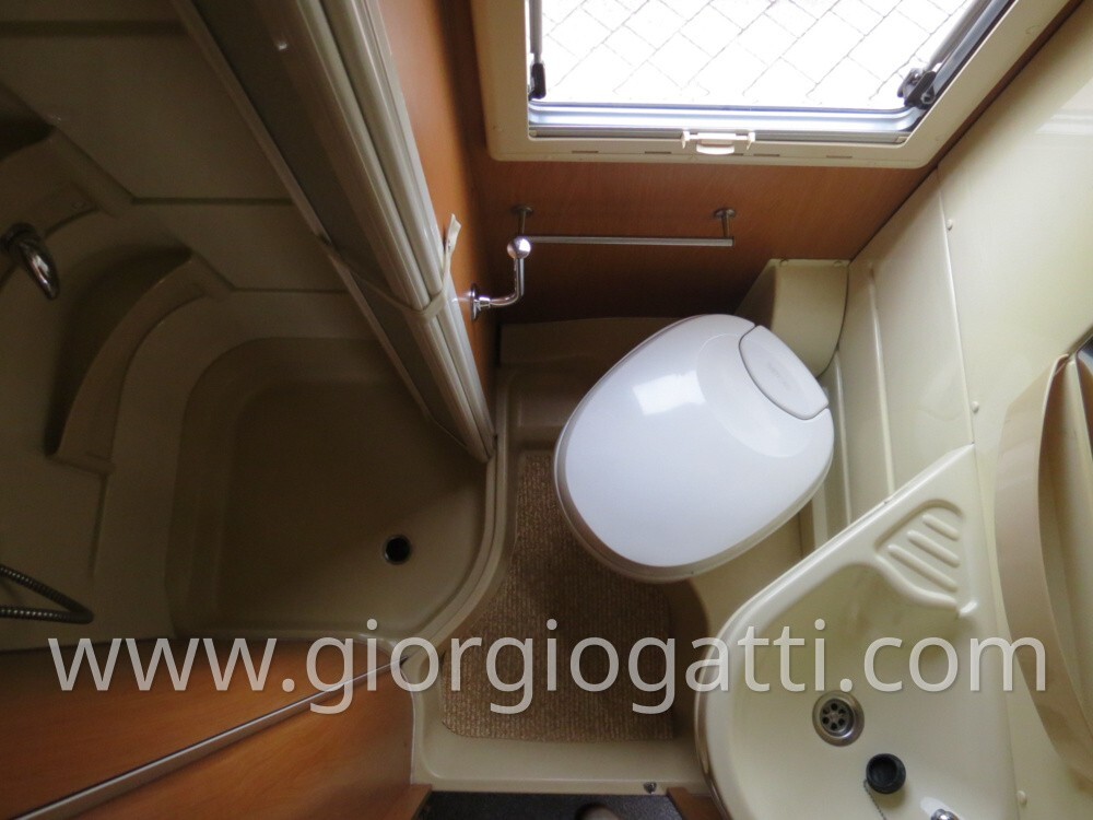 camper Laika Ecovip 8.1 mansardato letti castello 