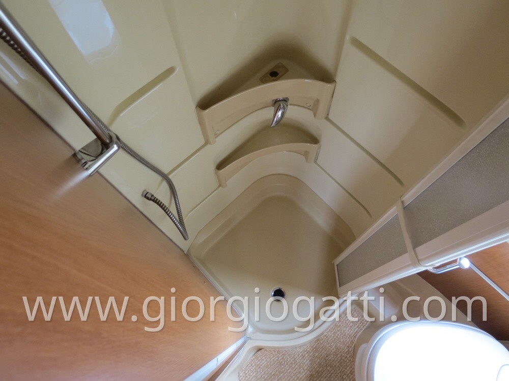 camper Laika Ecovip 8.1 mansardato letti castello 