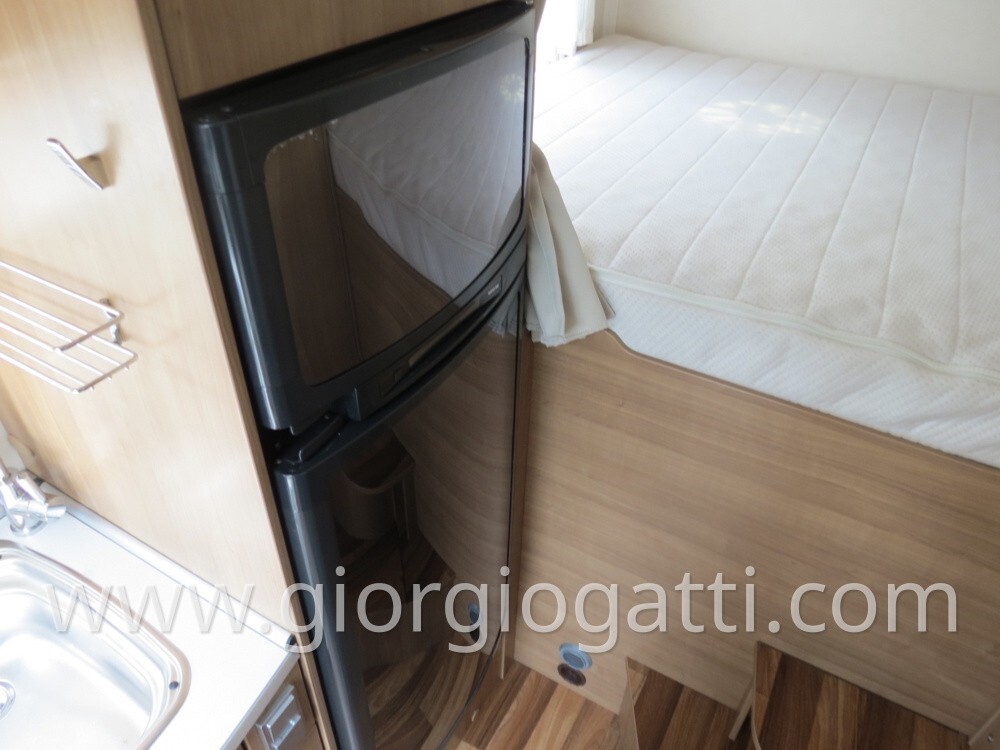camper Hymer Exsis-i 614 motorhome compatto con ga