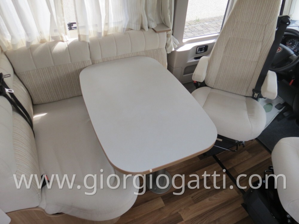 camper Hymer Exsis-i 614 motorhome compatto con ga