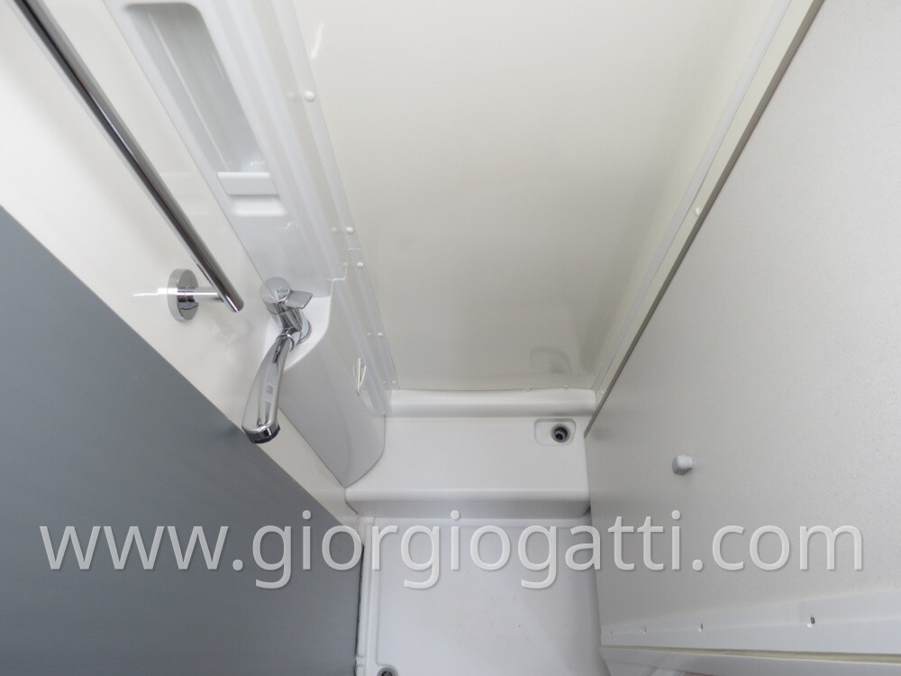 camper Hymer Exsis-i 614 motorhome compatto con ga