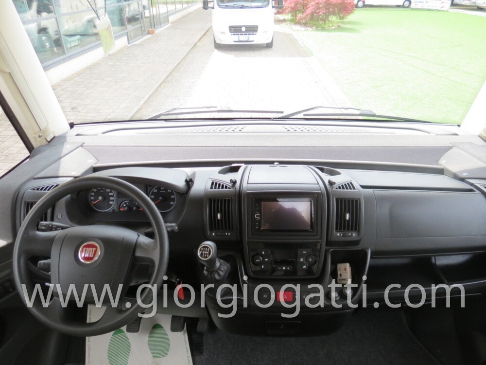 camper Hymer Exsis-i 614 motorhome compatto con ga