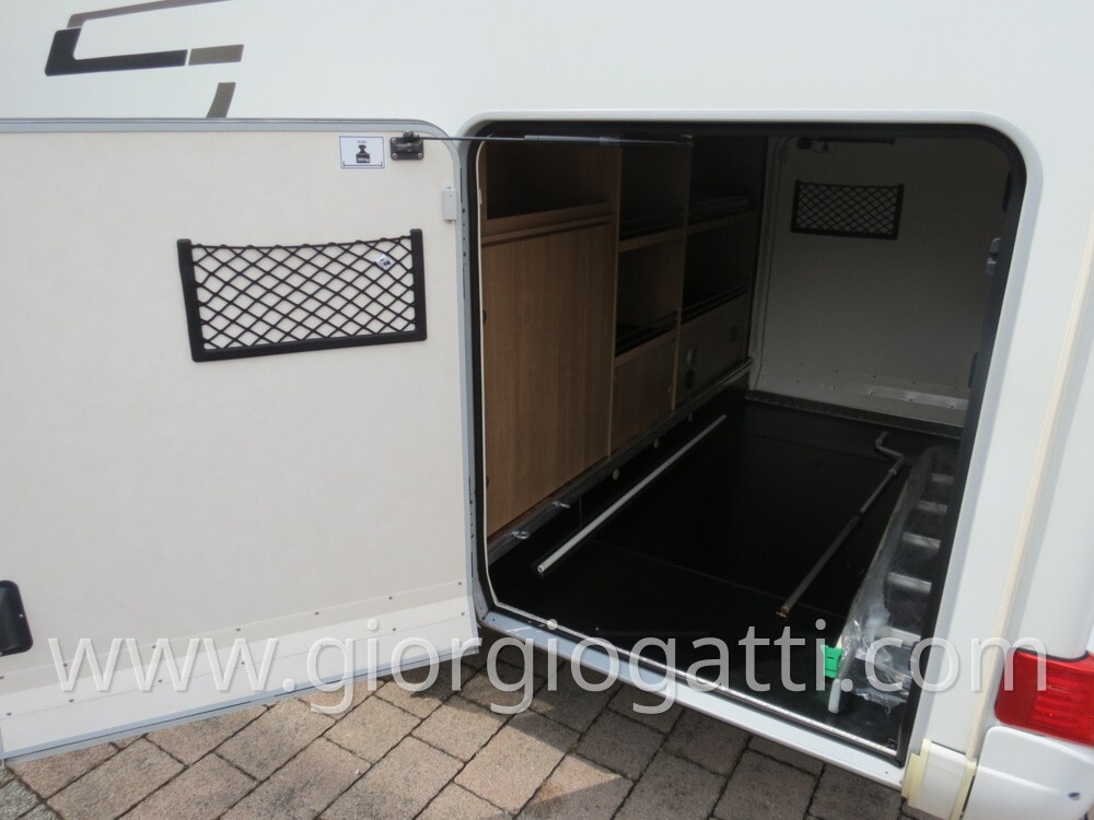 camper Hymer Exsis-i 614 motorhome compatto con ga