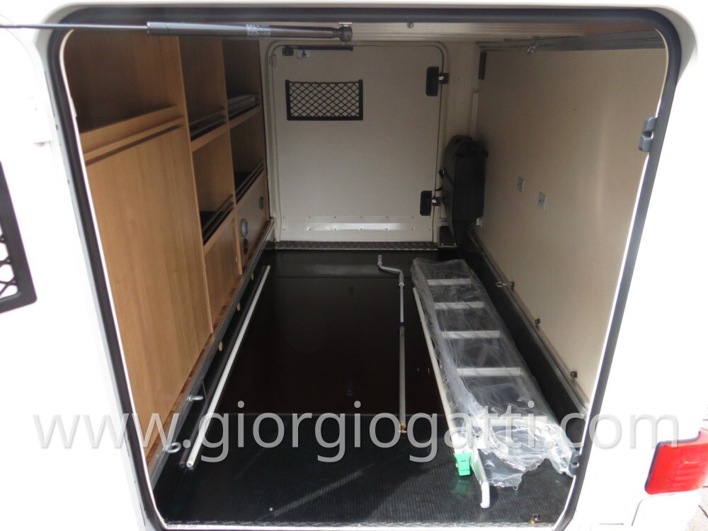 camper Hymer Exsis-i 614 motorhome compatto con ga