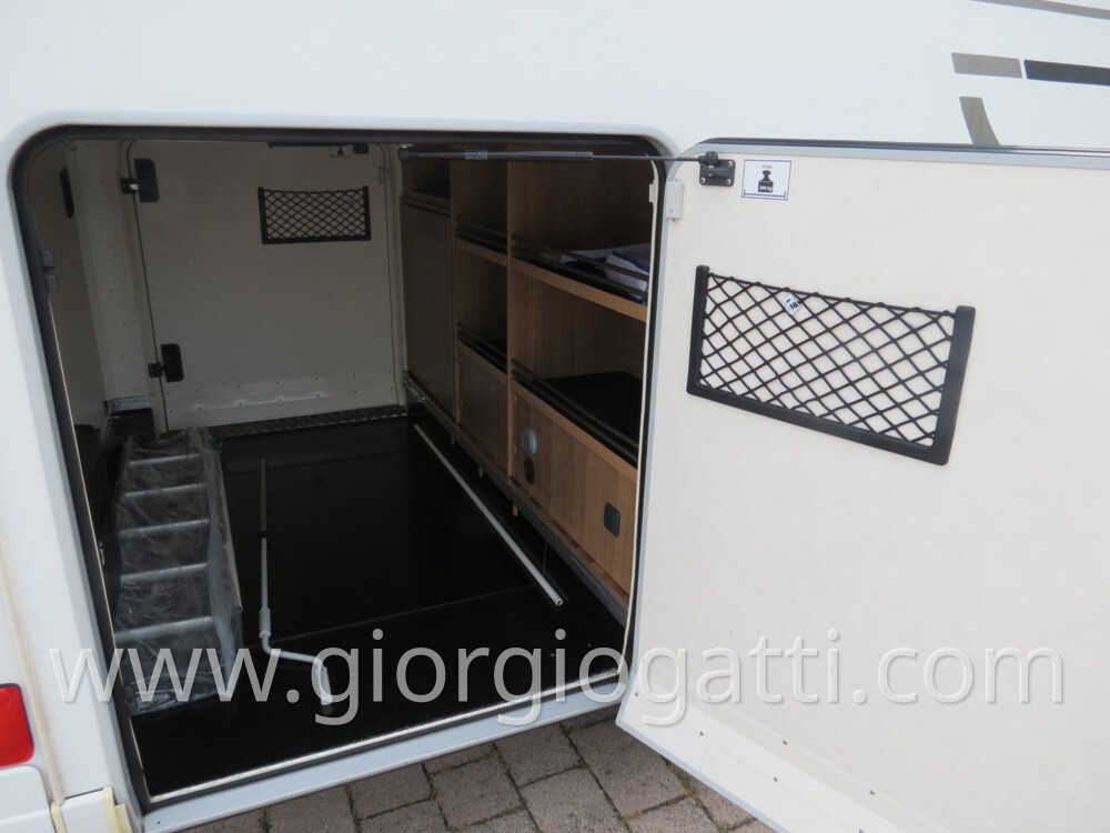 camper Hymer Exsis-i 614 motorhome compatto con ga