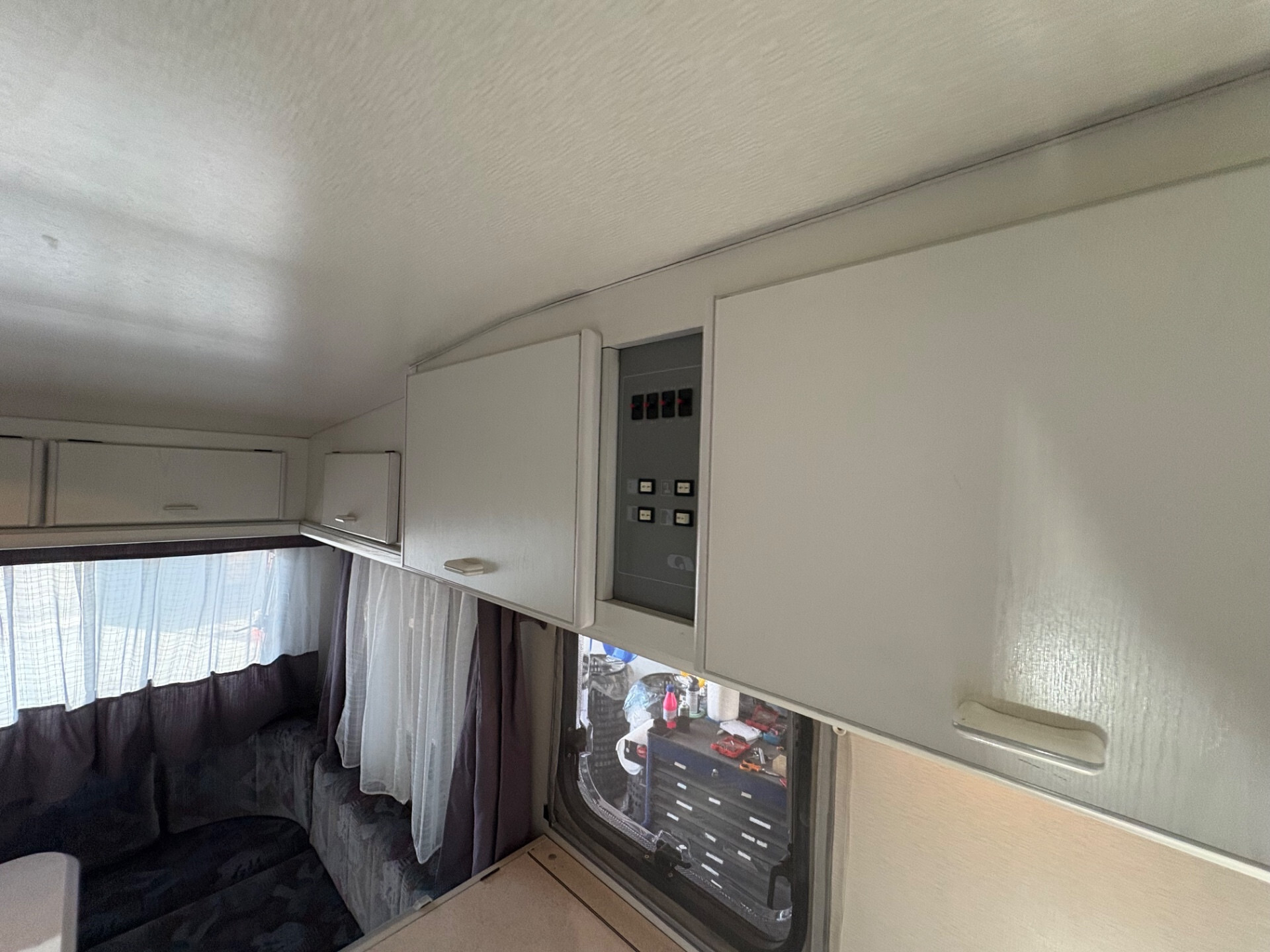Adria Caravan Linea 400-posti 4-veranda