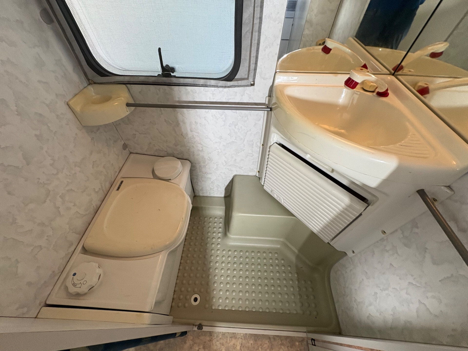 Adria Caravan Linea 400-posti 4-veranda