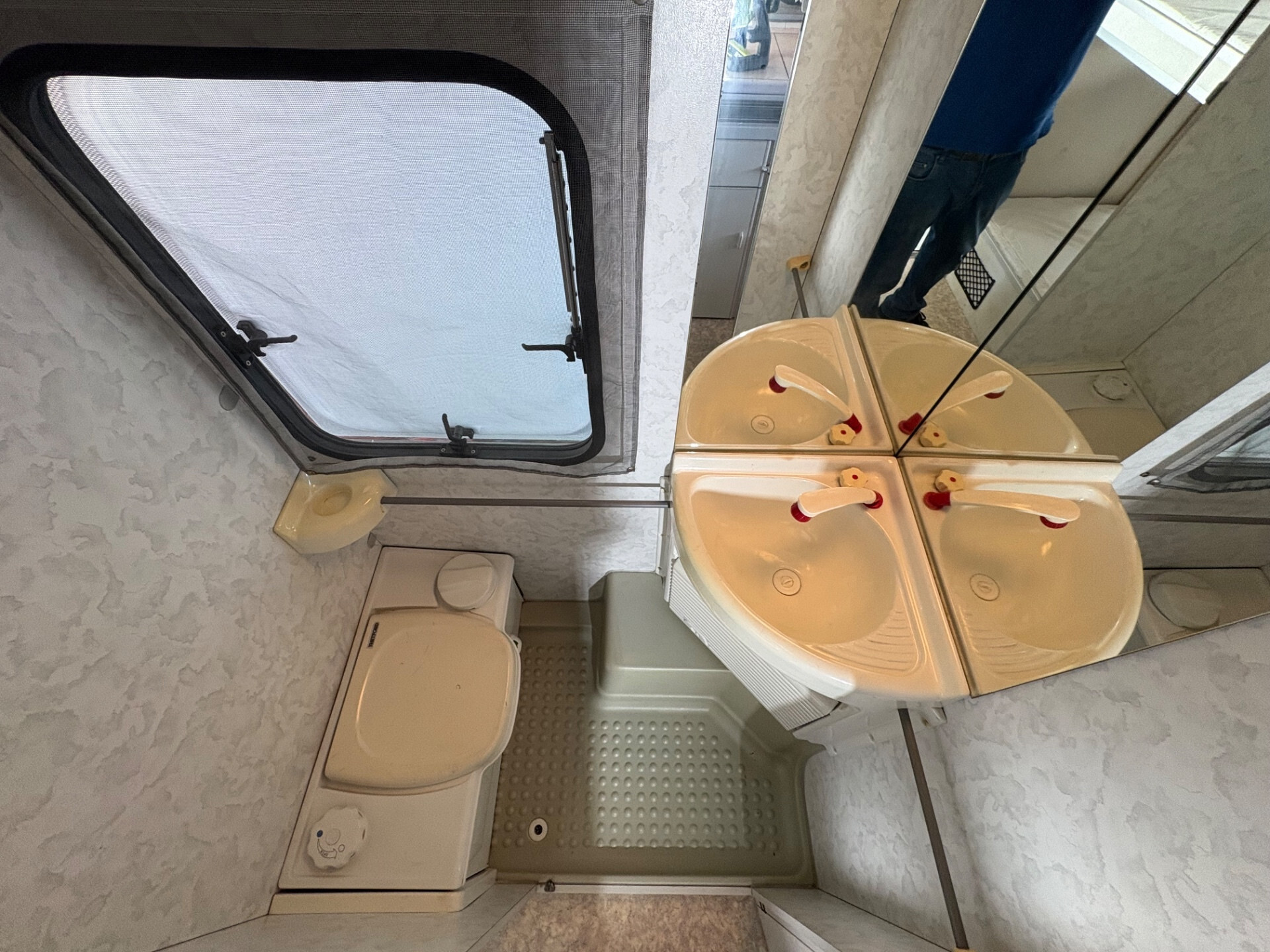 Adria Caravan Linea 400-posti 4-veranda