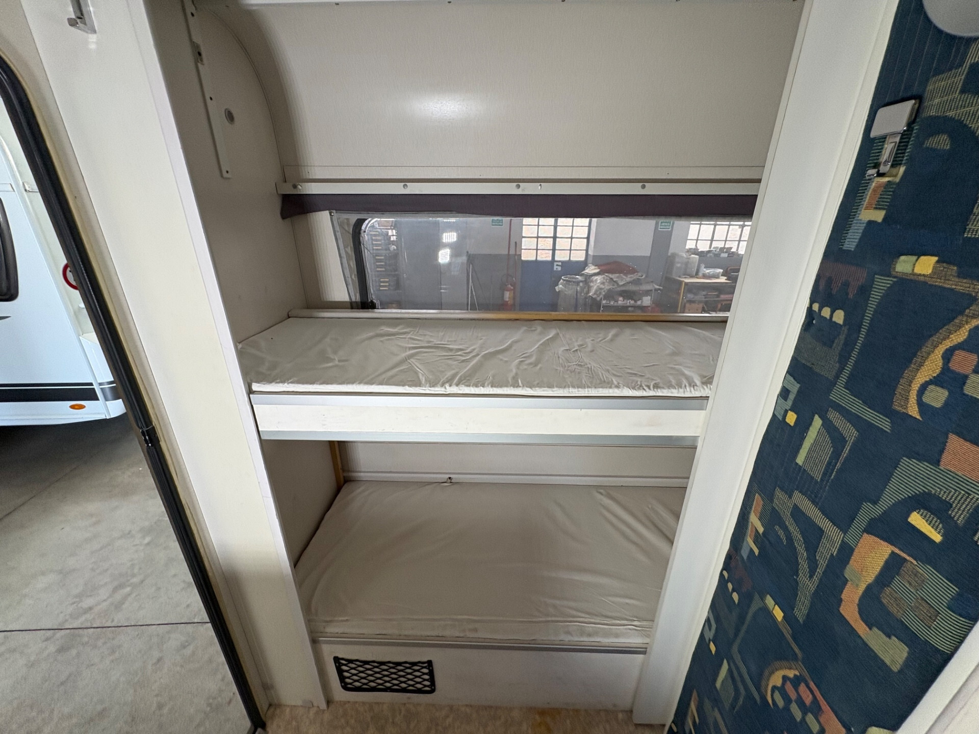Adria Caravan Linea 400-posti 4-veranda