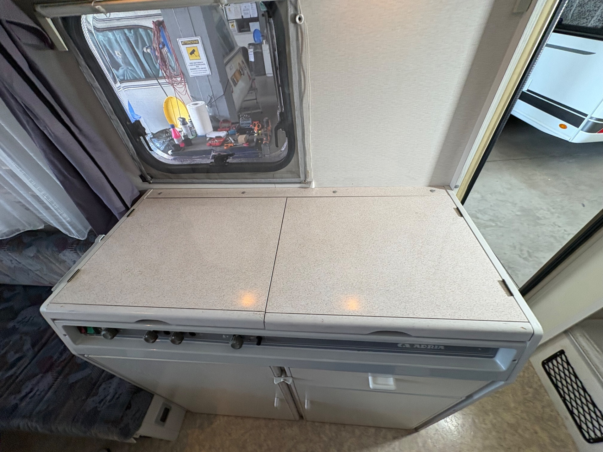 Adria Caravan Linea 400-posti 4-veranda