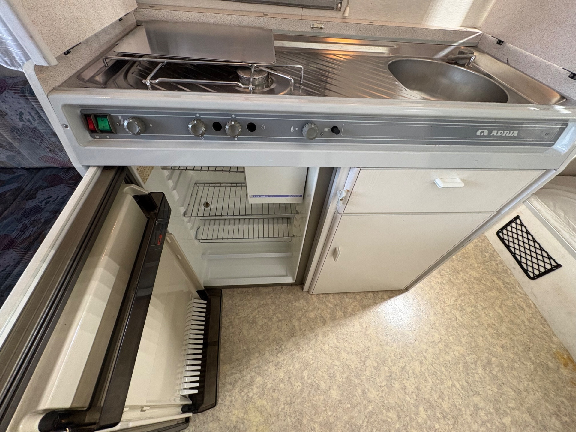 Adria Caravan Linea 400-posti 4-veranda