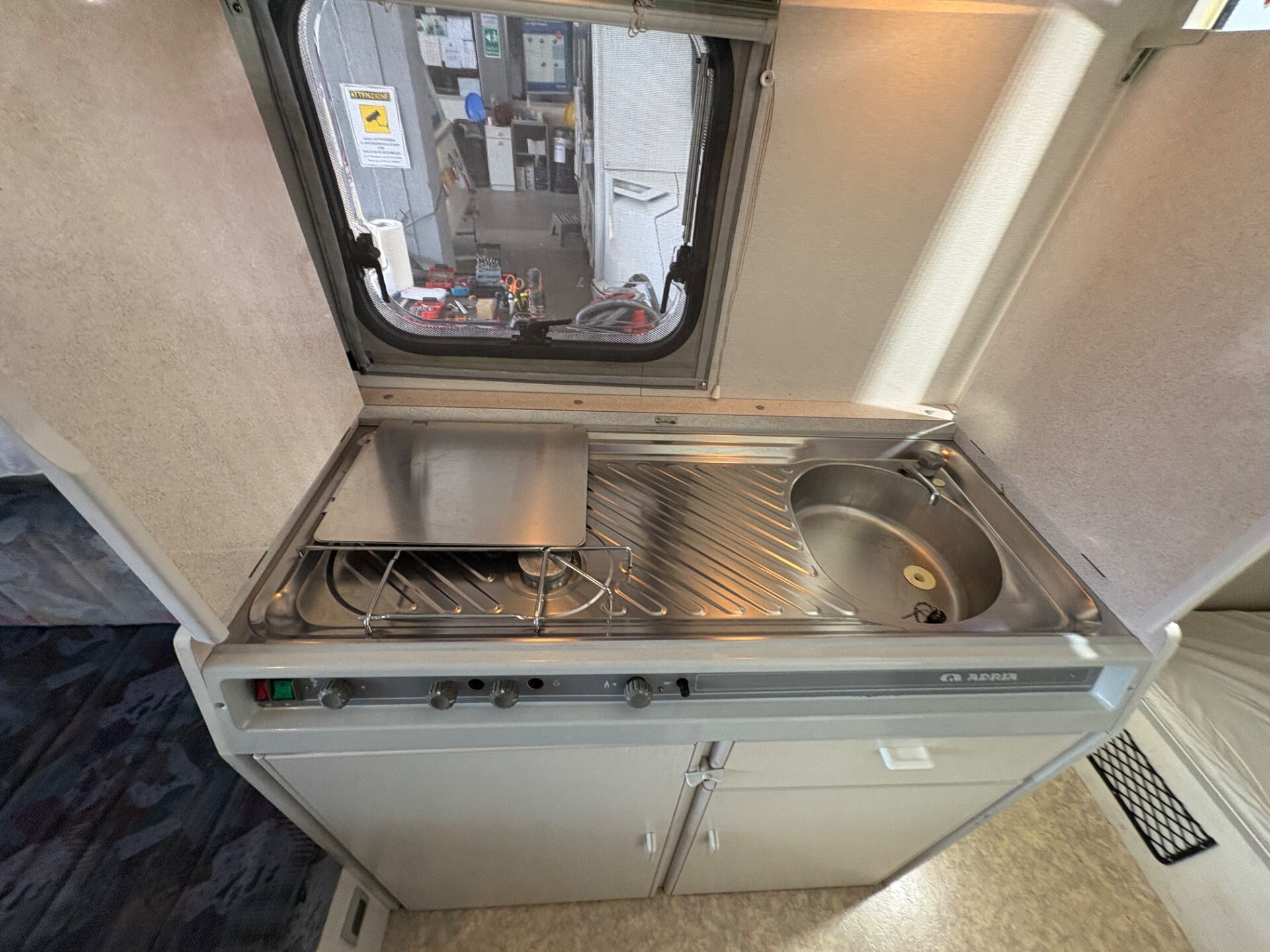 Adria Caravan Linea 400-posti 4-veranda