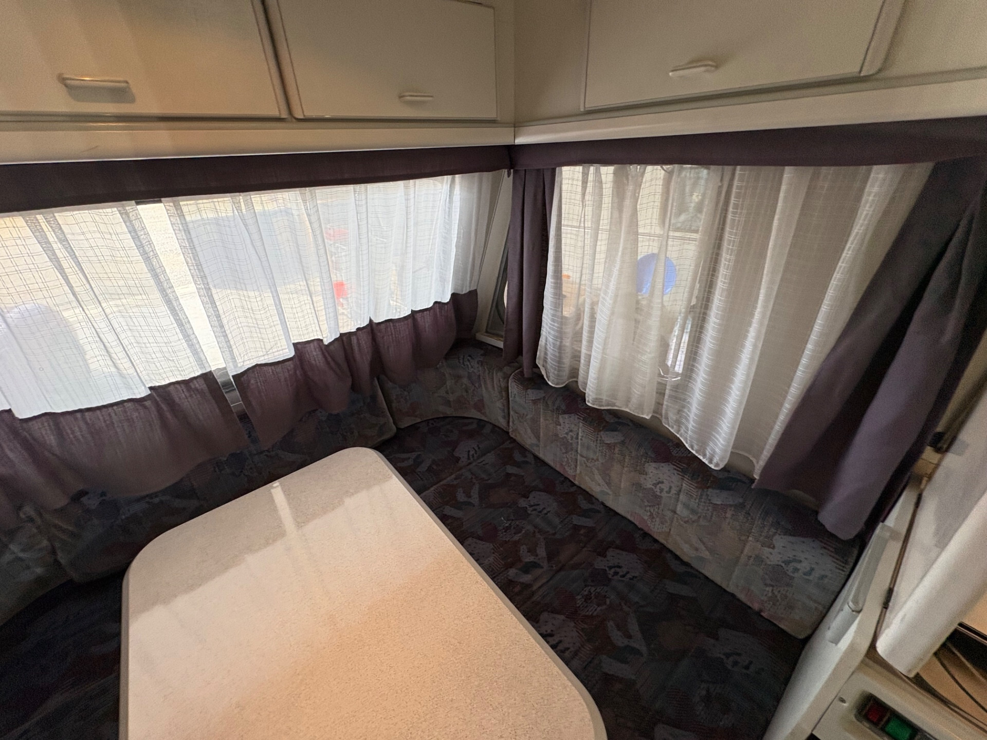Adria Caravan Linea 400-posti 4-veranda