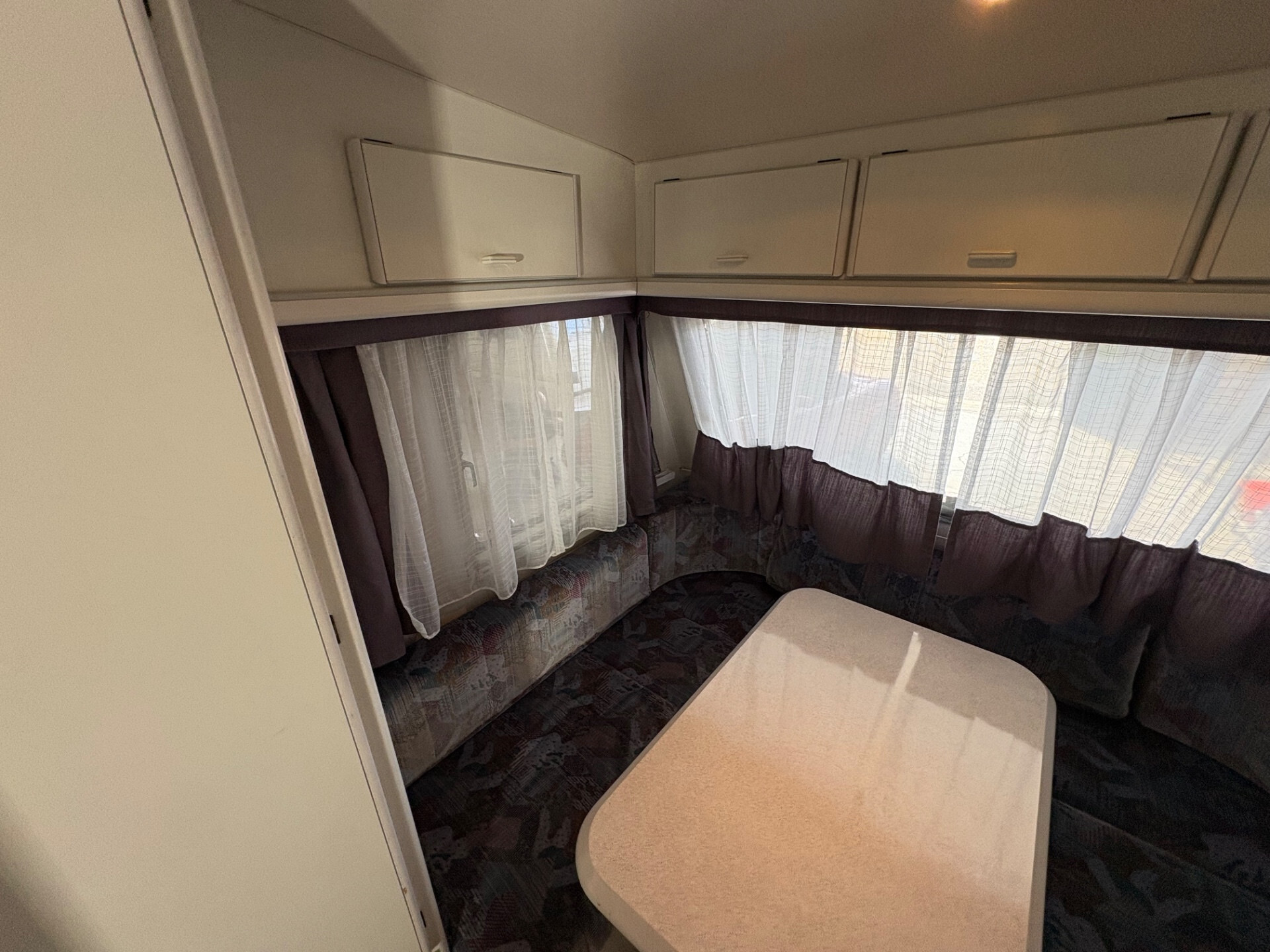 Adria Caravan Linea 400-posti 4-veranda