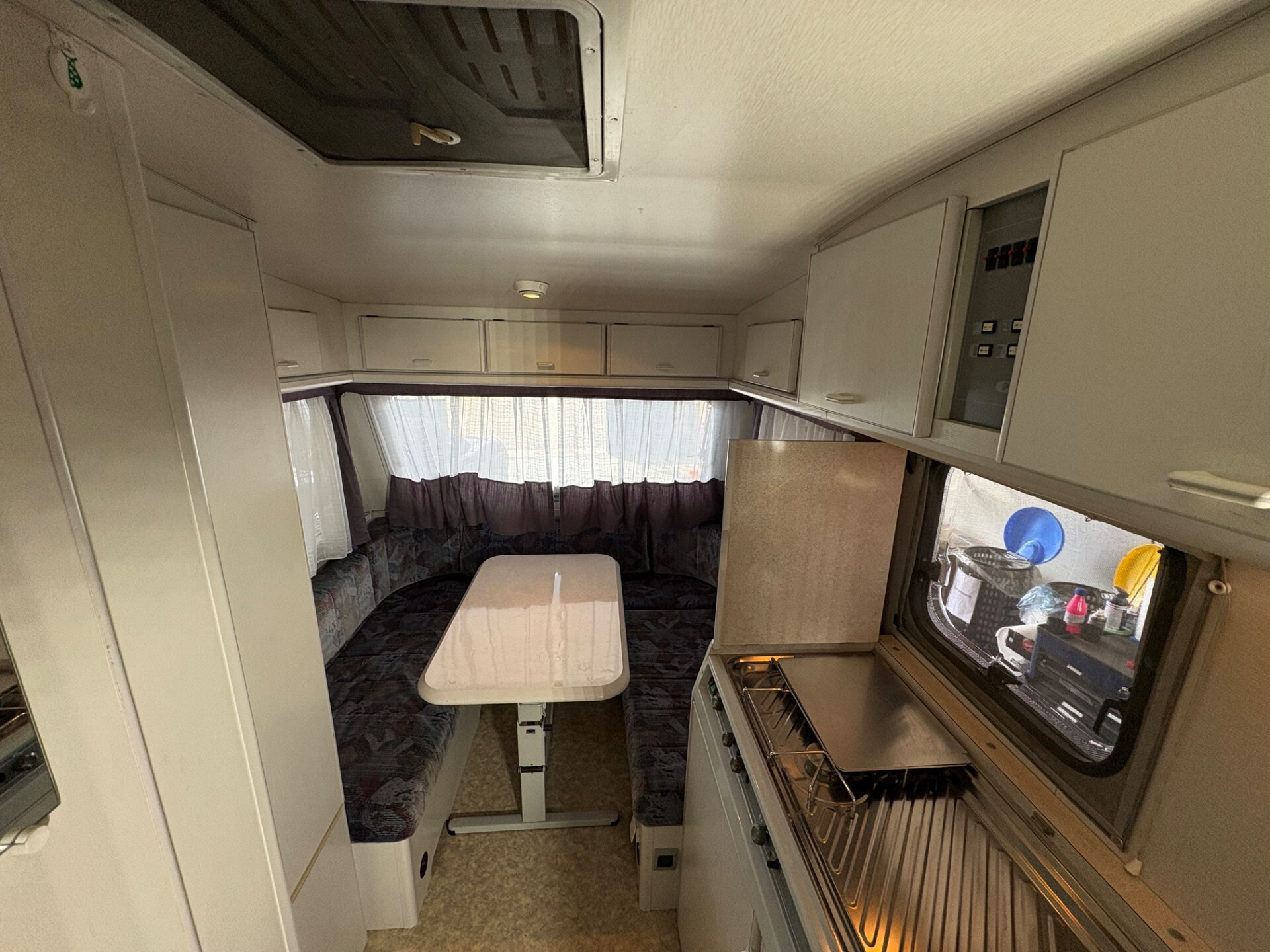 Adria Caravan Linea 400-posti 4-veranda