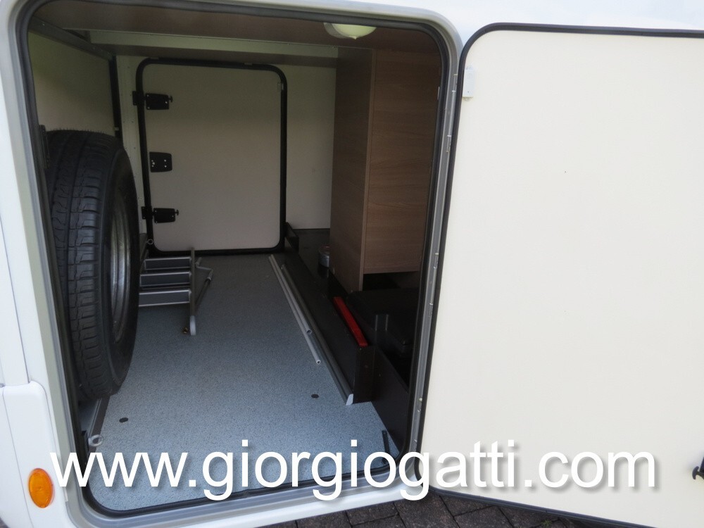CAMPER MOTORHOME BUERSTNER IXEO I 690 CON GARAGE
