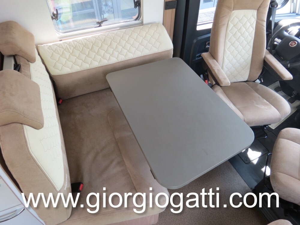 CAMPER MOTORHOME BUERSTNER IXEO I 690 CON GARAGE