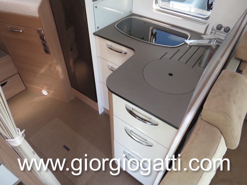 CAMPER MOTORHOME BUERSTNER IXEO I 690 CON GARAGE