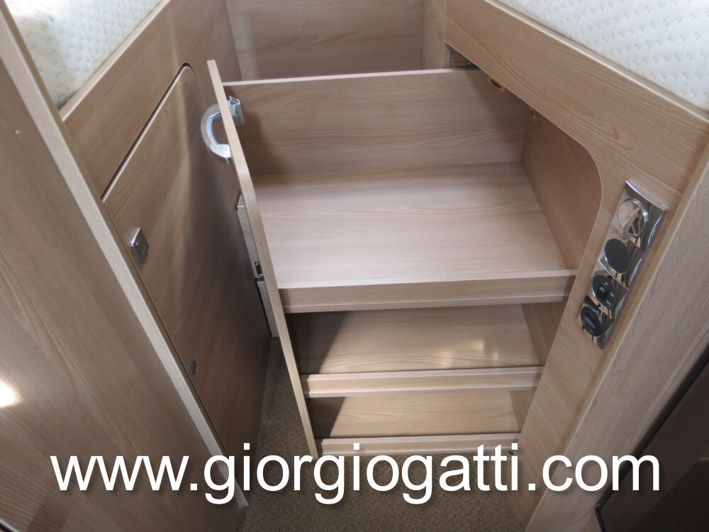 CAMPER MOTORHOME BUERSTNER IXEO I 690 CON GARAGE