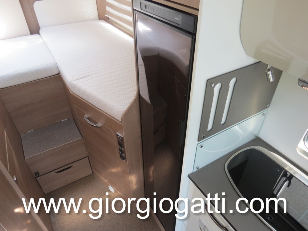 CAMPER MOTORHOME BUERSTNER IXEO I 690 CON GARAGE