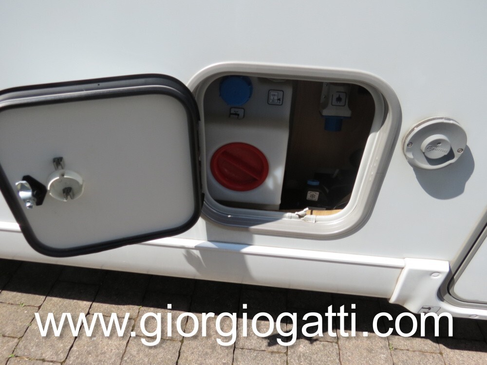 CAMPER MOTORHOME BUERSTNER IXEO I 690 CON GARAGE