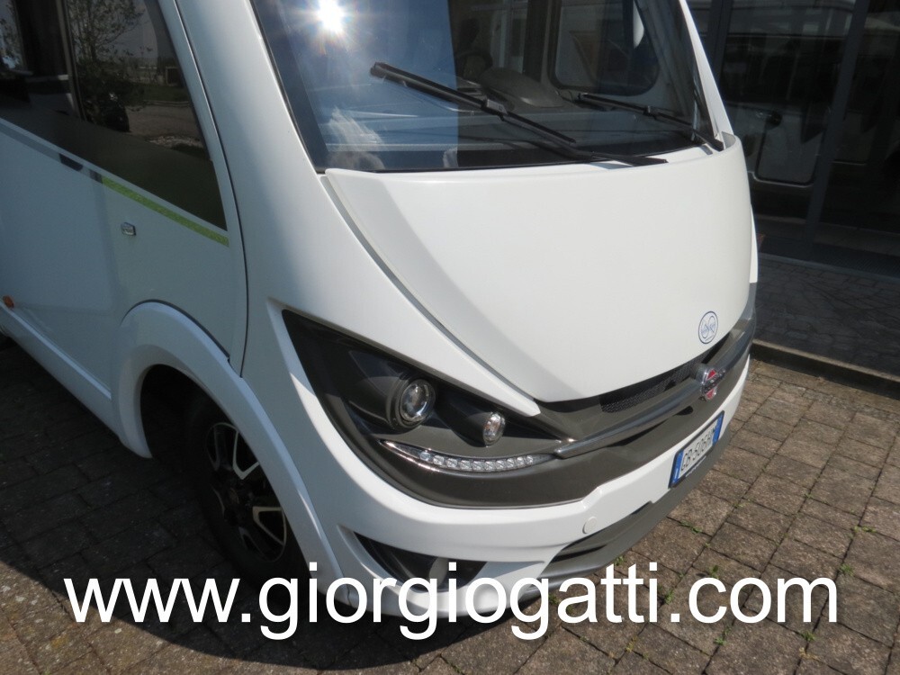 CAMPER MOTORHOME BUERSTNER IXEO I 690 CON GARAGE