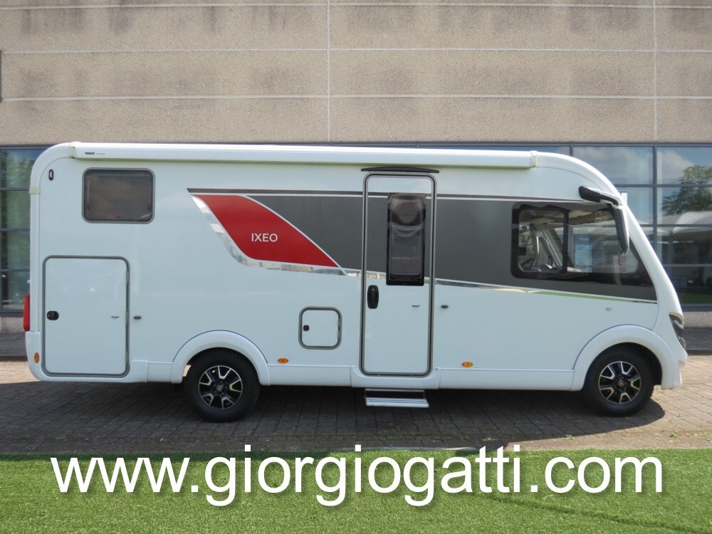 CAMPER MOTORHOME BUERSTNER IXEO I 690 CON GARAGE