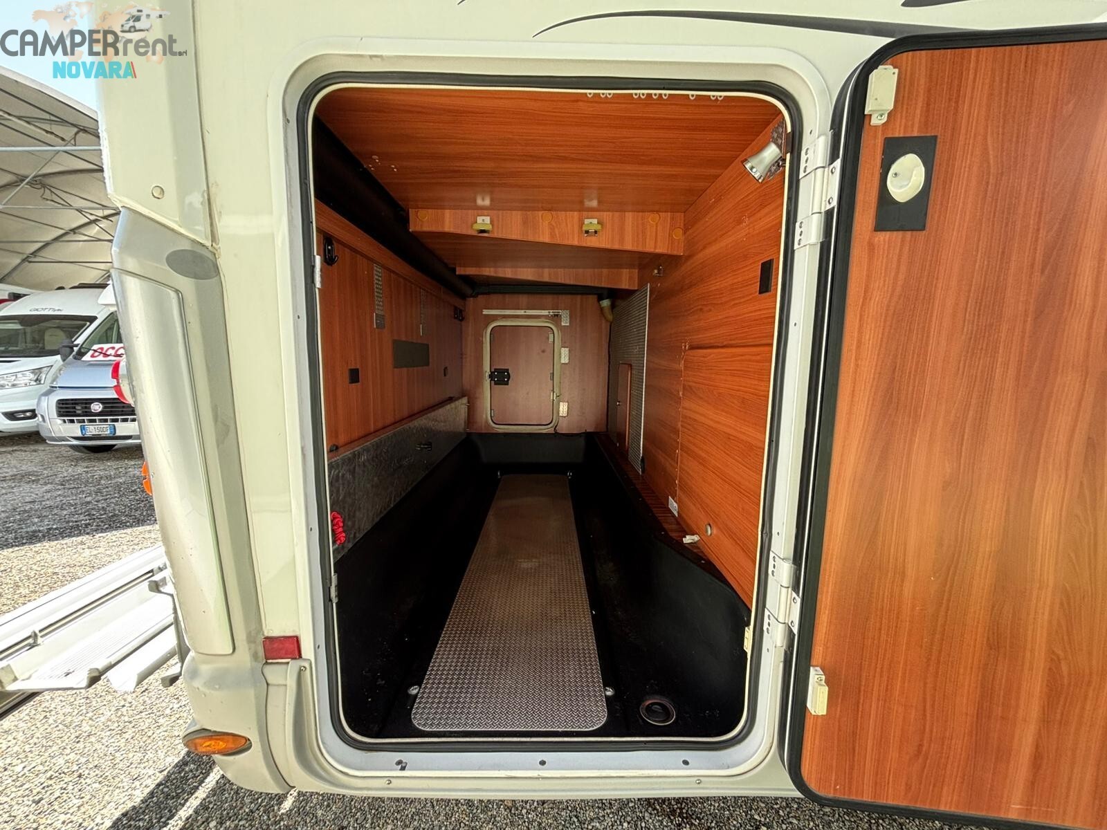 LAIKA X650 R - SEMINTEGRALE CON LETTI GEMELLI IN C