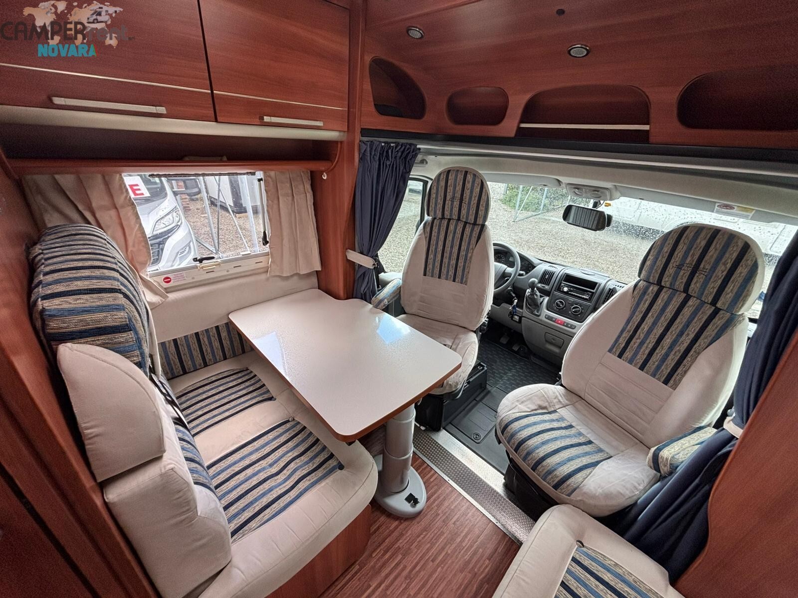 LAIKA X650 R - SEMINTEGRALE CON LETTI GEMELLI IN C