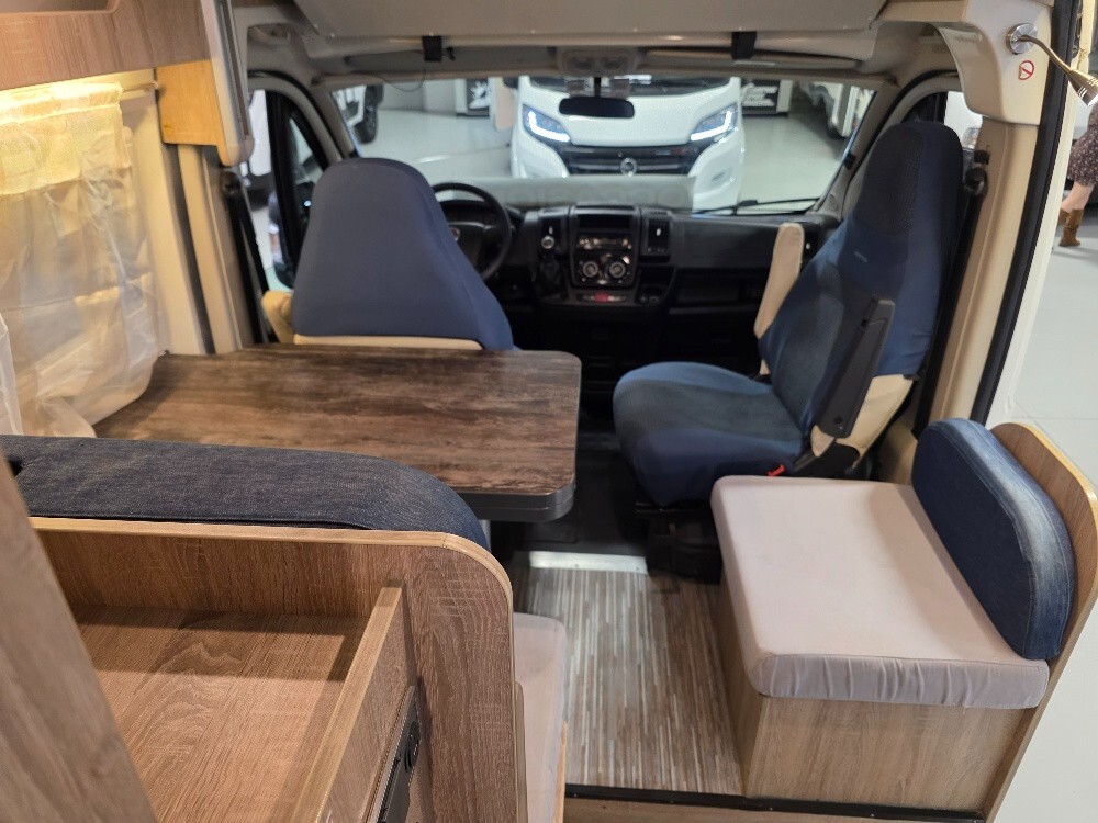 CAMPER VAN FONT VENDOME H 307