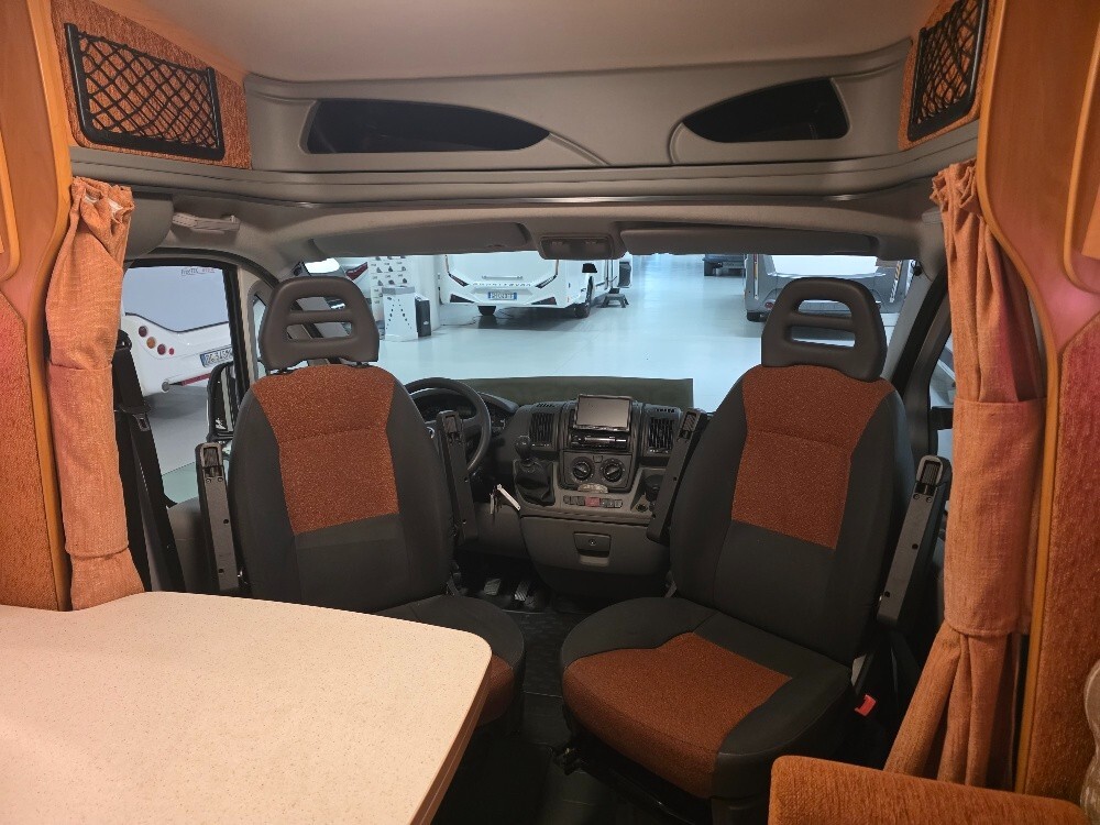 CAMPER CHAUSSON FLASH 08