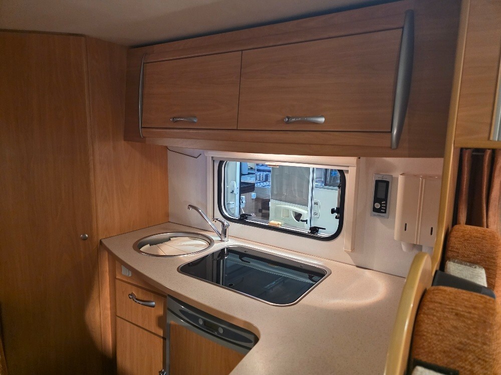 CAMPER CHAUSSON FLASH 08
