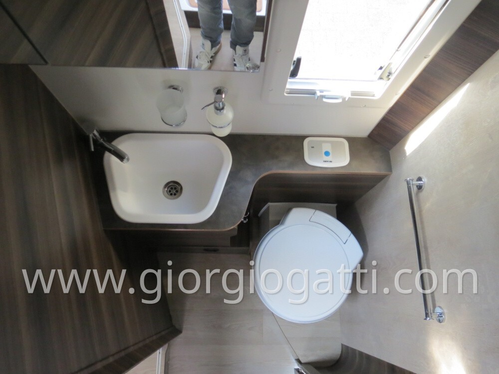 CAMPER MOTORHOME LAIKA H 3512 DS CON BASCULANTE E 